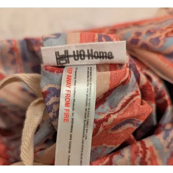 Urban Outfitters Mazakeen Rug Print Duvet + Shams - Queen - Picture 7 of 7